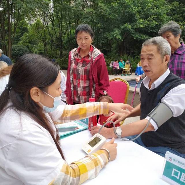 重庆奥园医院  送医疗服务进社区  金风送爽季  便民义诊暖人心|重庆奥园医院送医疗服务进社区：金风送爽季，便民义诊暖人心