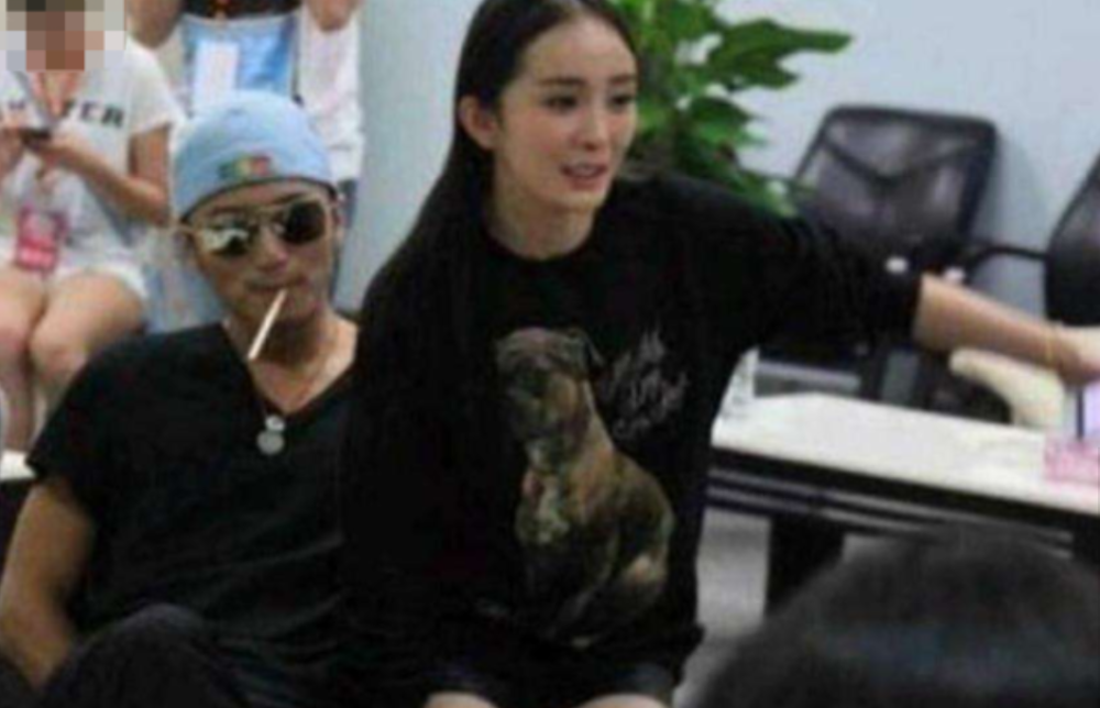 杨幂|杨幂新剧杀青与陈伟霆互动有爱，曾被港媒曝与谢霆锋结婚？王菲大怒4字回应