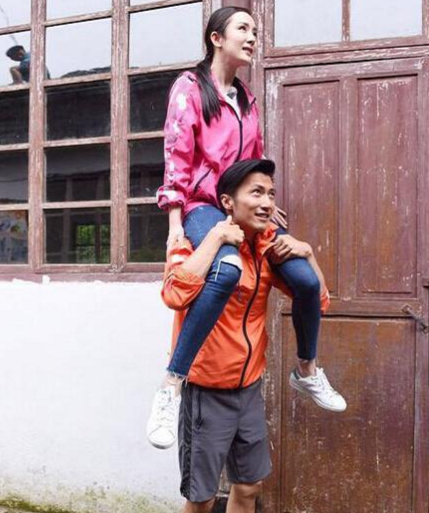 杨幂|杨幂新剧杀青与陈伟霆互动有爱，曾被港媒曝与谢霆锋结婚？王菲大怒4字回应