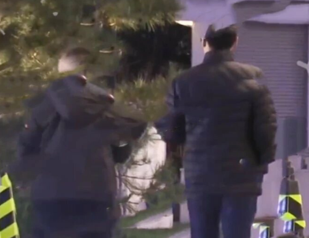 杨幂|杨幂新剧杀青与陈伟霆互动有爱，曾被港媒曝与谢霆锋结婚？王菲大怒4字回应