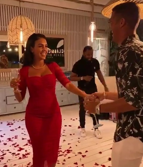 乔治娜|拿下亿万身价花花公子，从柜姐变第一富婆，她人生堪比偶像剧