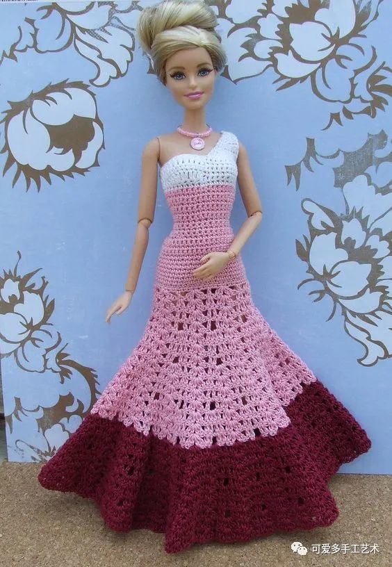 芭比娃娃|孩子玩旧了的芭比娃娃，用零线钩了几件华丽的裙子改造，竟大受欢迎！