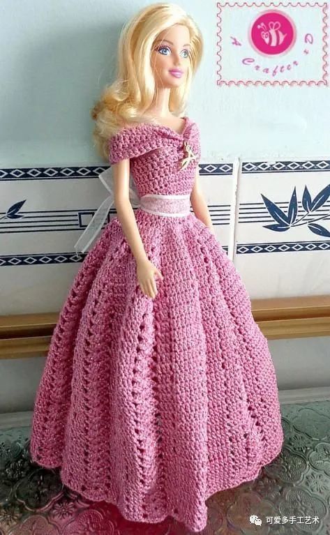 芭比娃娃|孩子玩旧了的芭比娃娃，用零线钩了几件华丽的裙子改造，竟大受欢迎！
