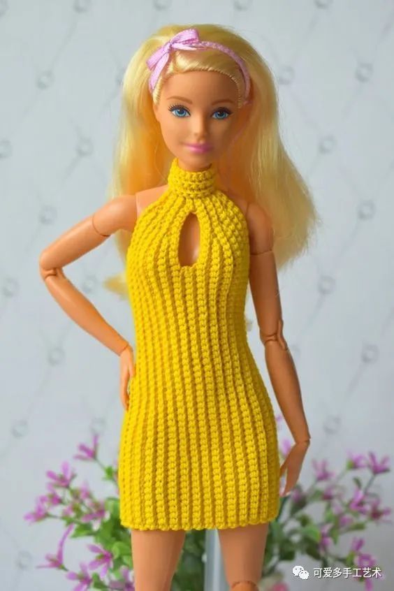 芭比娃娃|孩子玩旧了的芭比娃娃，用零线钩了几件华丽的裙子改造，竟大受欢迎！