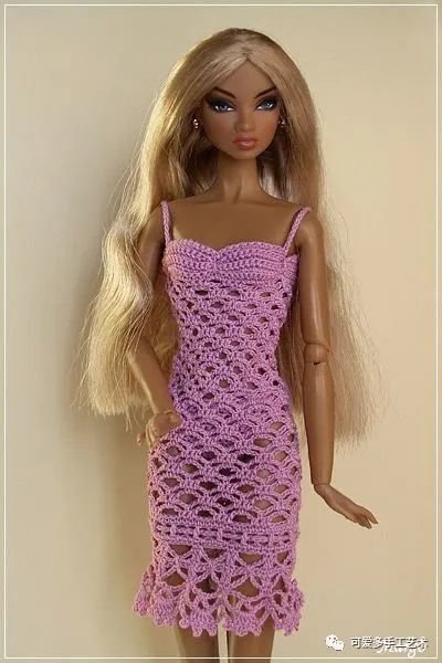 芭比娃娃|孩子玩旧了的芭比娃娃，用零线钩了几件华丽的裙子改造，竟大受欢迎！