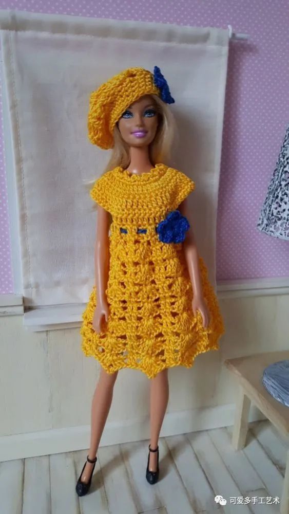 芭比娃娃|孩子玩旧了的芭比娃娃，用零线钩了几件华丽的裙子改造，竟大受欢迎！