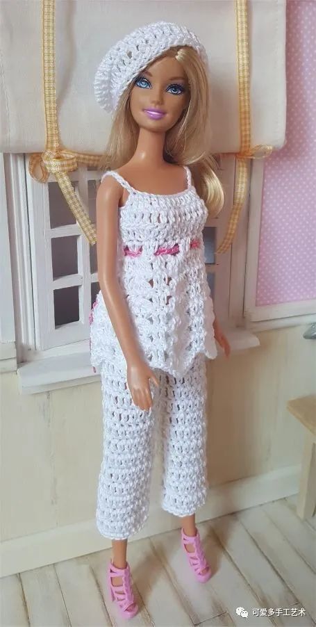 芭比娃娃|孩子玩旧了的芭比娃娃，用零线钩了几件华丽的裙子改造，竟大受欢迎！