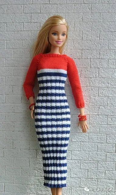 芭比娃娃|孩子玩旧了的芭比娃娃，用零线钩了几件华丽的裙子改造，竟大受欢迎！