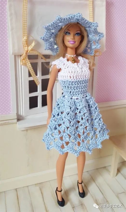 芭比娃娃|孩子玩旧了的芭比娃娃，用零线钩了几件华丽的裙子改造，竟大受欢迎！