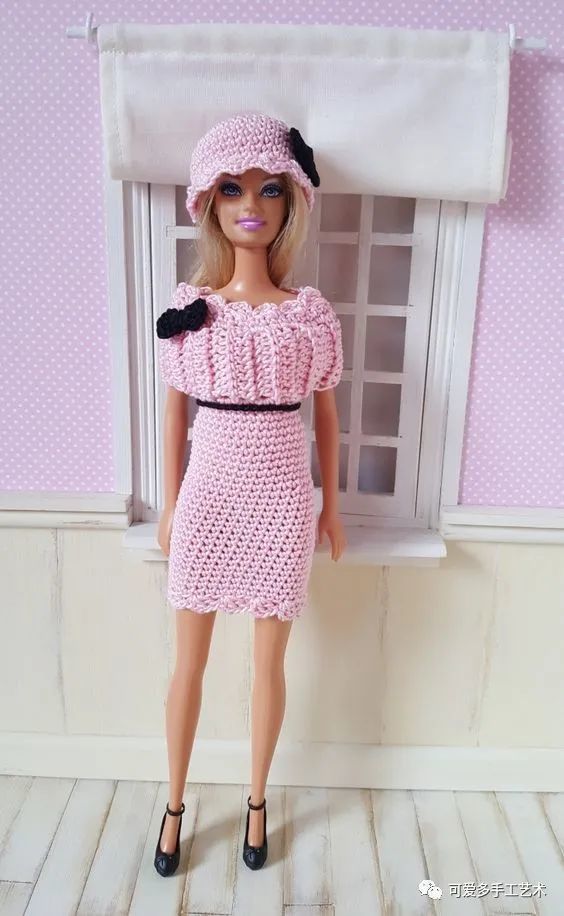 芭比娃娃|孩子玩旧了的芭比娃娃，用零线钩了几件华丽的裙子改造，竟大受欢迎！