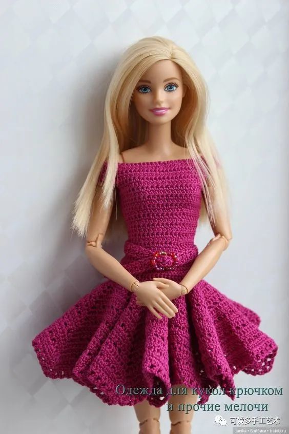 芭比娃娃|孩子玩旧了的芭比娃娃，用零线钩了几件华丽的裙子改造，竟大受欢迎！