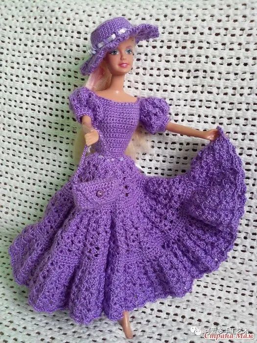 芭比娃娃|孩子玩旧了的芭比娃娃，用零线钩了几件华丽的裙子改造，竟大受欢迎！