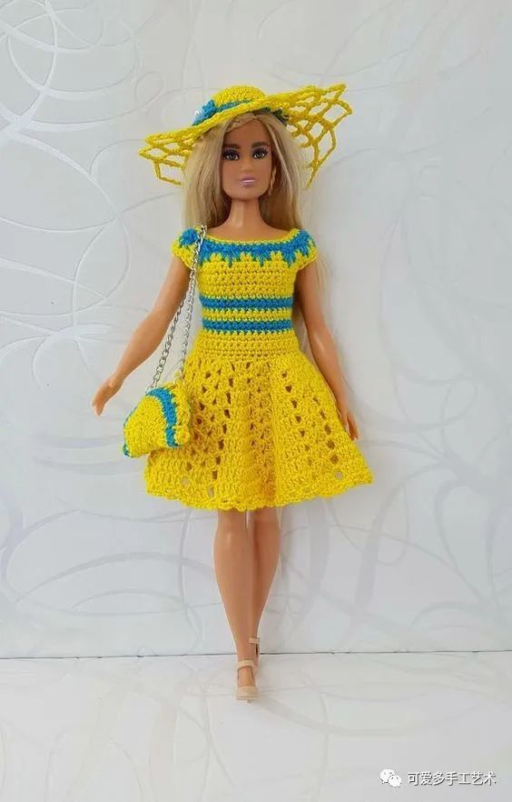 芭比娃娃|孩子玩旧了的芭比娃娃，用零线钩了几件华丽的裙子改造，竟大受欢迎！