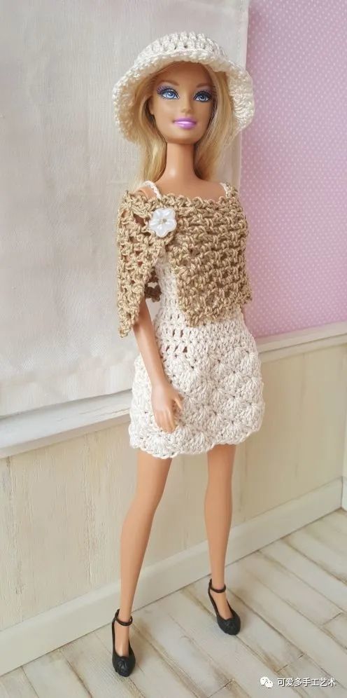 芭比娃娃|孩子玩旧了的芭比娃娃，用零线钩了几件华丽的裙子改造，竟大受欢迎！