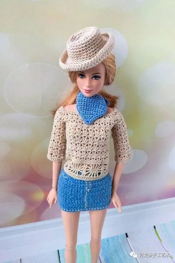 芭比娃娃|孩子玩旧了的芭比娃娃，用零线钩了几件华丽的裙子改造，竟大受欢迎！