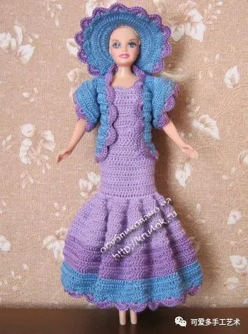 芭比娃娃|孩子玩旧了的芭比娃娃，用零线钩了几件华丽的裙子改造，竟大受欢迎！