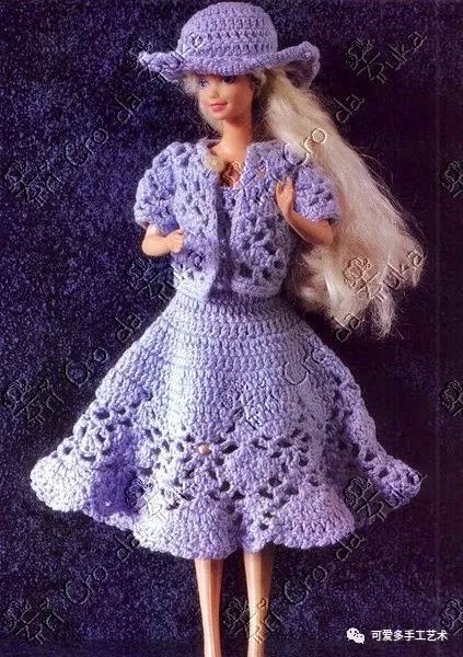 芭比娃娃|孩子玩旧了的芭比娃娃，用零线钩了几件华丽的裙子改造，竟大受欢迎！