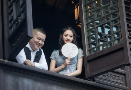 德云社团|德云社团综迎来首位女嘉宾，秦霄贤聊嫂子，烧饼、孟鹤堂秀恩爱