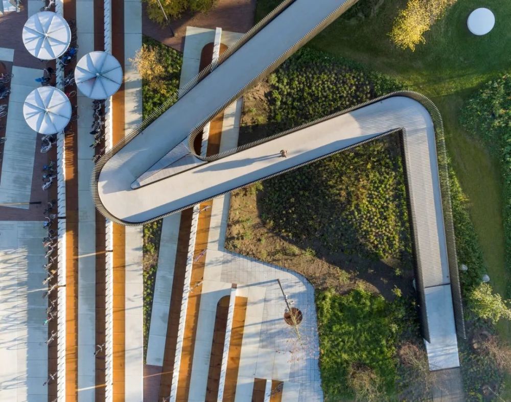 甲方|俯仰之间的建筑美学