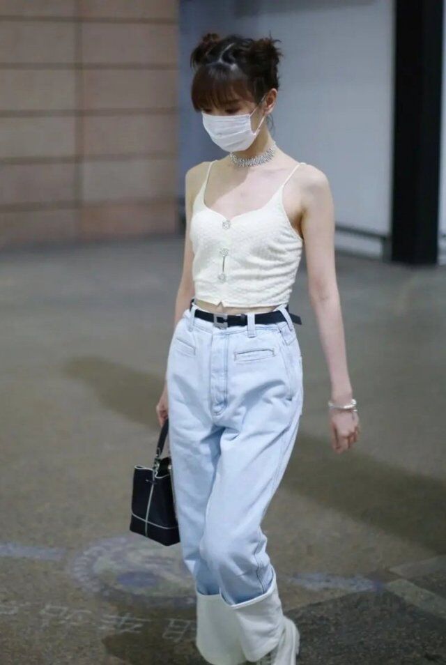 毛晓彤|毛晓彤换发型堪比整容，顶着哪吒头炸街，少女气质让人心动