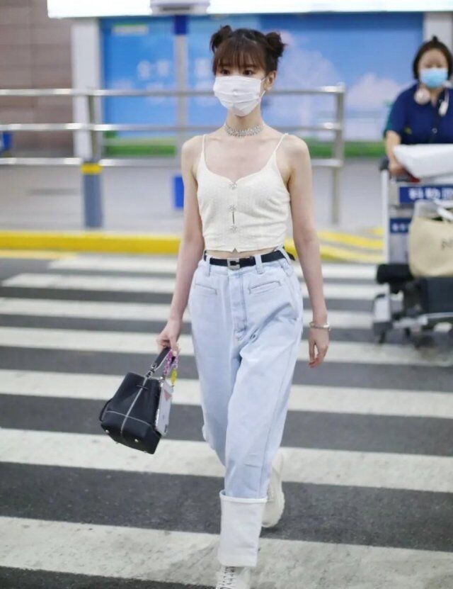 毛晓彤|毛晓彤换发型堪比整容，顶着哪吒头炸街，少女气质让人心动