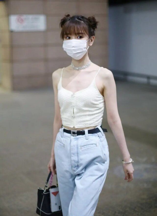 毛晓彤|毛晓彤换发型堪比整容，顶着哪吒头炸街，少女气质让人心动
