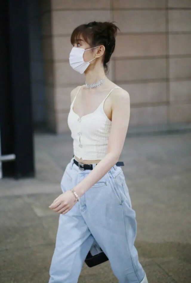 毛晓彤|毛晓彤换发型堪比整容，顶着哪吒头炸街，少女气质让人心动