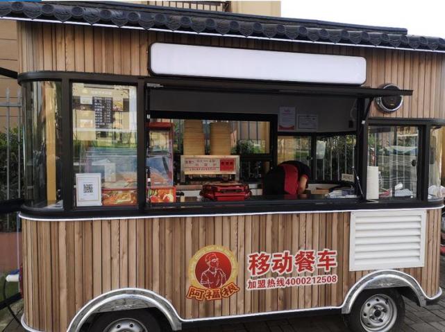 临港人首批流动早餐车上线啦家门口就能买早饭