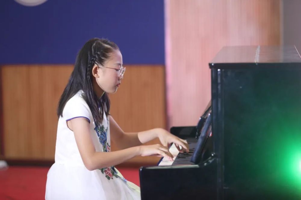 青春活力|展现青春活力，激昂青春梦想—2020级初一新生才艺晚会