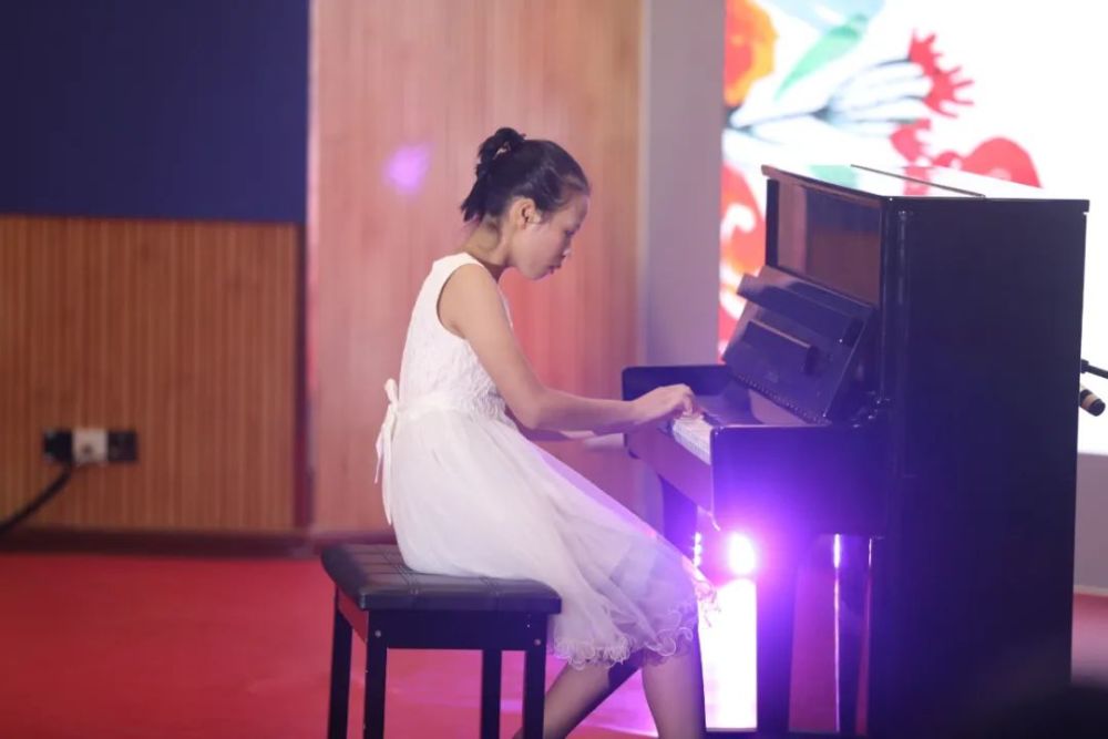 青春活力|展现青春活力，激昂青春梦想—2020级初一新生才艺晚会