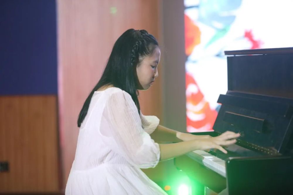 青春活力|展现青春活力，激昂青春梦想—2020级初一新生才艺晚会