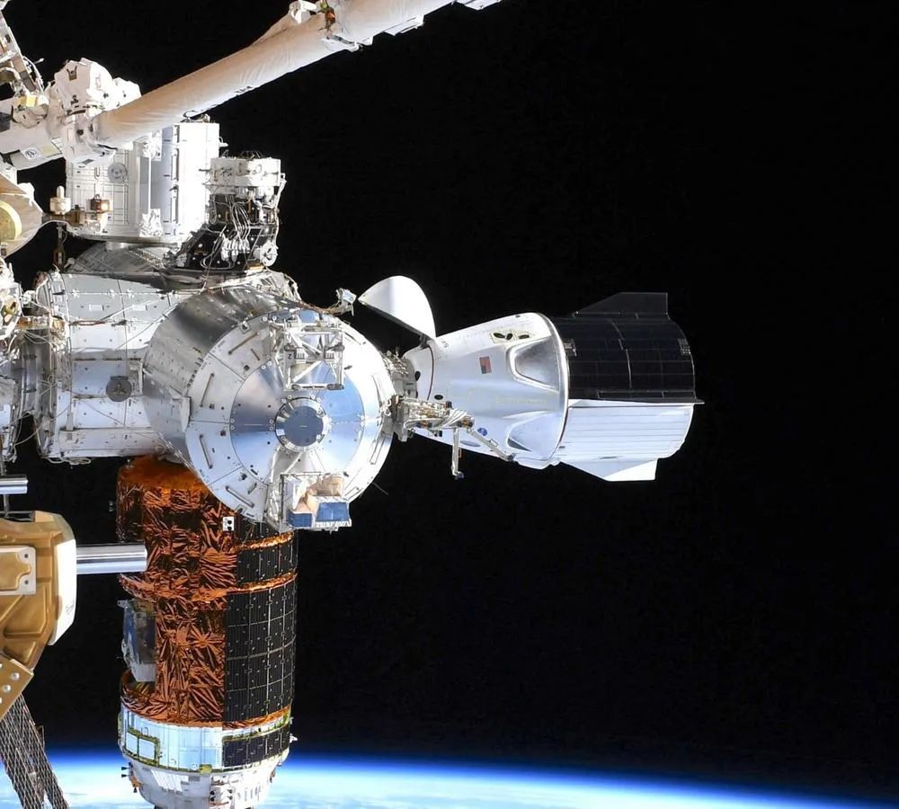 汤姆·克鲁斯|首部太空拍摄大片敲定，阿汤哥明年10月太空游，坐骑龙飞船