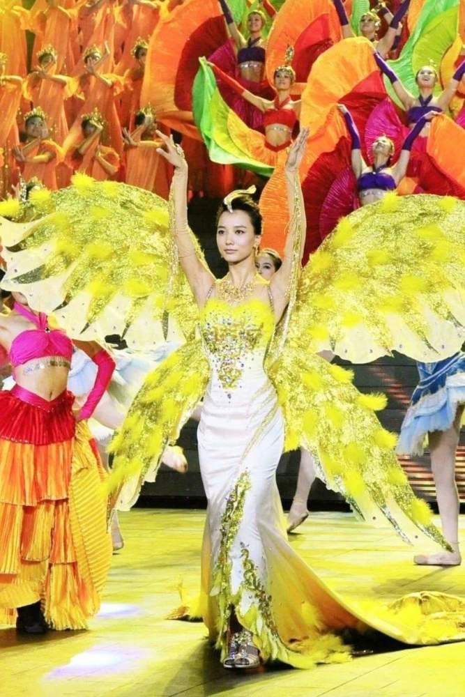 金鹰女神|李沁、关晓彤成金鹰女神候选人？刘亦菲当年仙气十足，赵丽颖惊艳