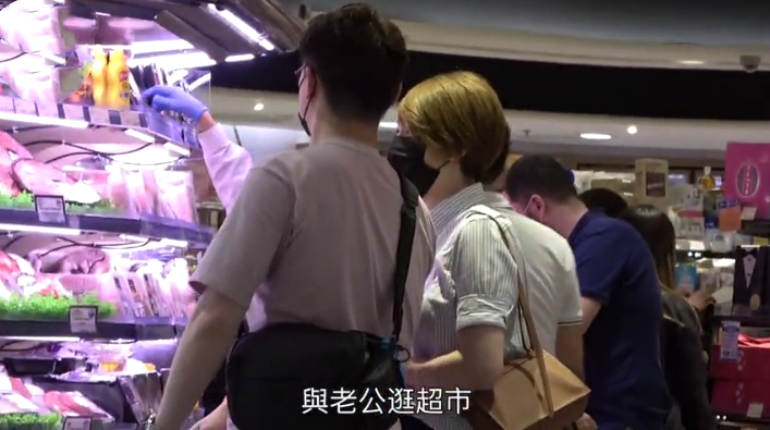 陈文媛|陈冠希前任陈文媛罕现身，与打工仔老公甜蜜行超市，住二千万豪宅