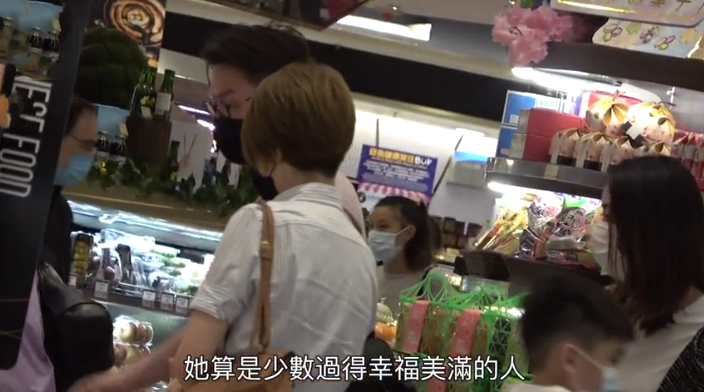 陈文媛|陈冠希前任陈文媛罕现身，与打工仔老公甜蜜行超市，住二千万豪宅