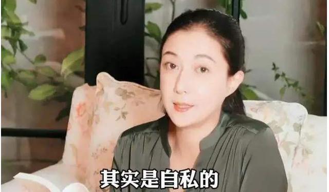 成龙|1999年，吴绮莉为了成龙曝光小龙女，林凤娇的反击堪称教科书