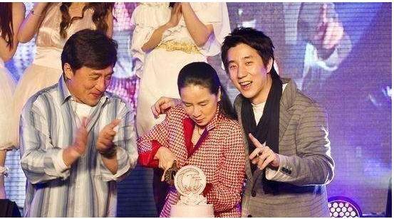 成龙|1999年，吴绮莉为了成龙曝光小龙女，林凤娇的反击堪称教科书