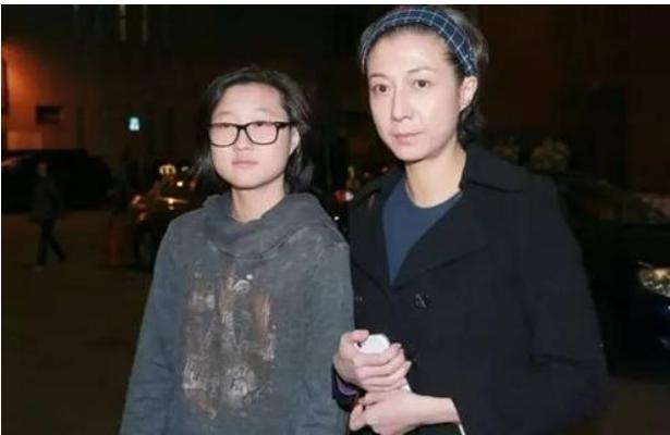 成龙|1999年，吴绮莉为了成龙曝光小龙女，林凤娇的反击堪称教科书