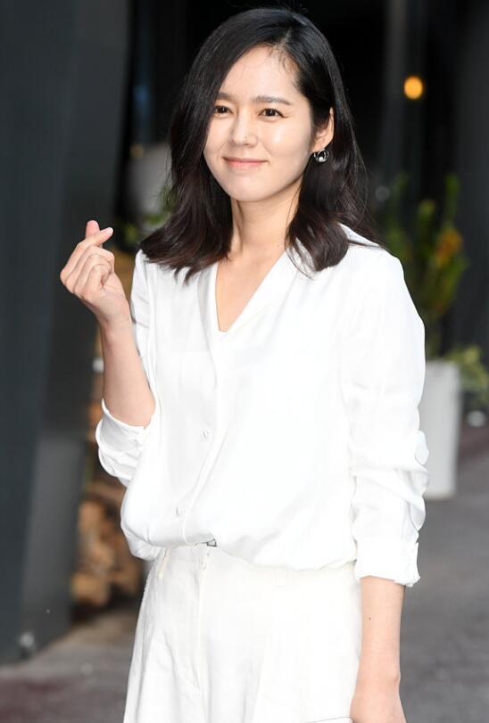 天然美女韩佳人 二胎后亮相美貌气质依旧