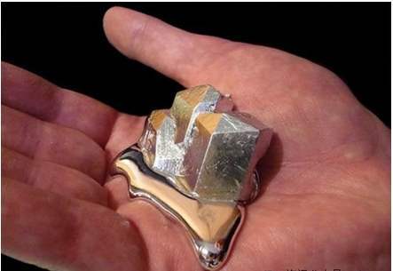 一百五十年前科学家发现一种无用金属它其实能解决灭火问题