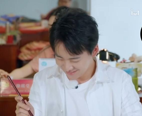 孟鹤堂|郭德纲爱徒孟鹤堂高调认爱？演出时被问恋情，大方称：我结婚了