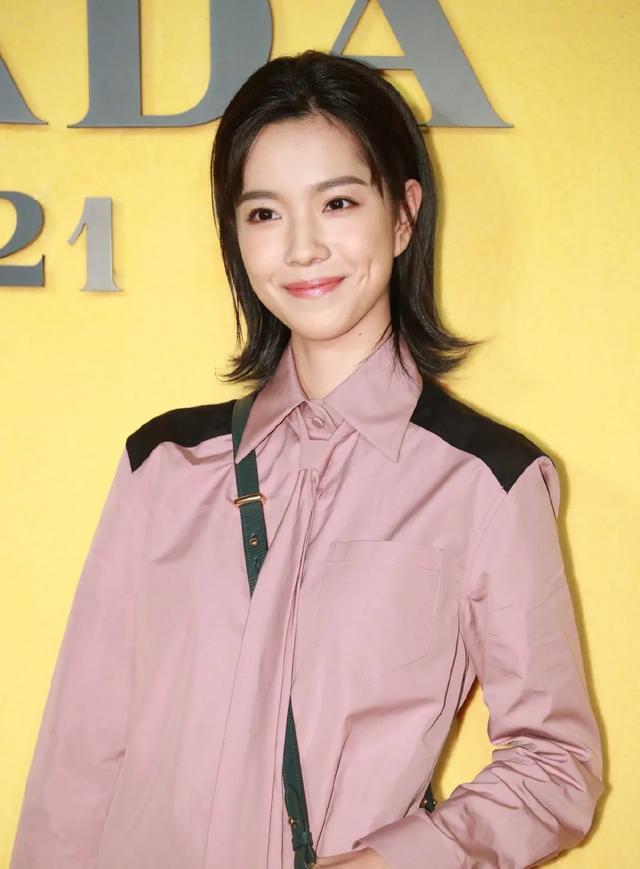 郑爽|时尚活动生图：郑爽老气、欧豪发福撞脸港星，蔡徐坤把自信写脸上
