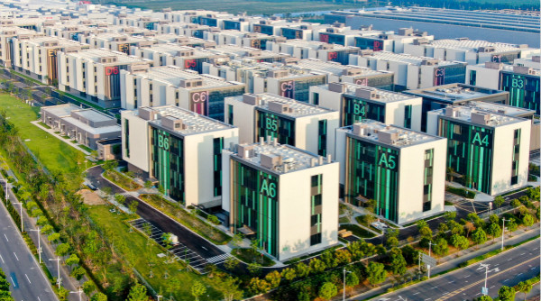 项目频频签约,企业纷纷落户 临港三大特色产业园区有何魅力?