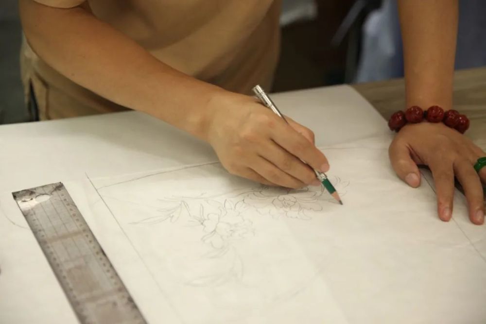 非遗传承人|王胜红：创新，让传统戏剧服装制作焕发新生