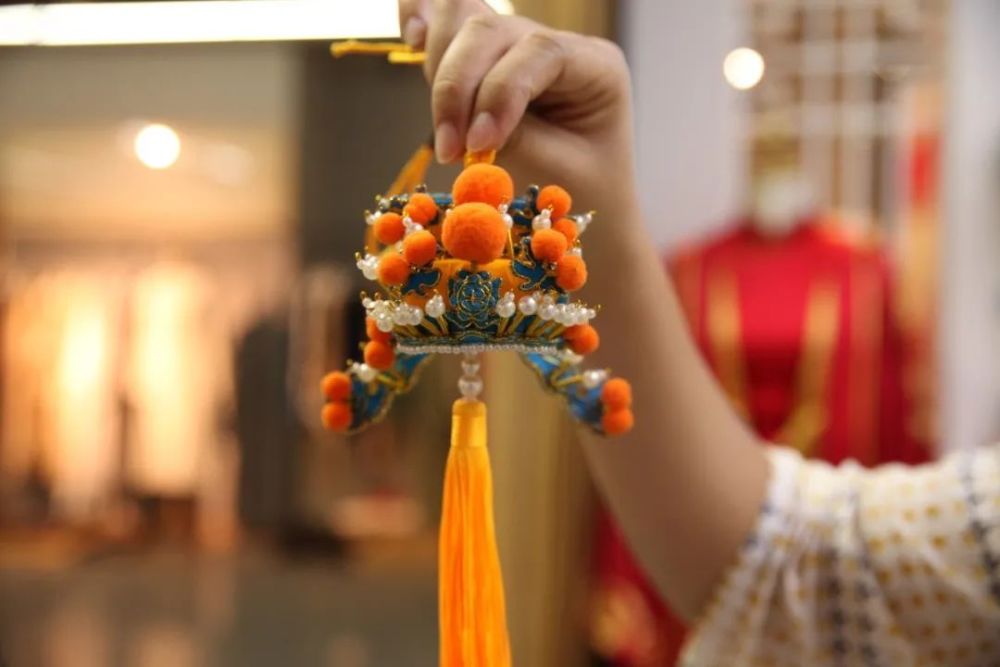 非遗传承人|王胜红：创新，让传统戏剧服装制作焕发新生