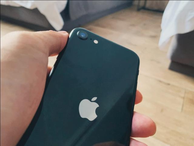 iphone se 2另一个升级的地方是摄像头.