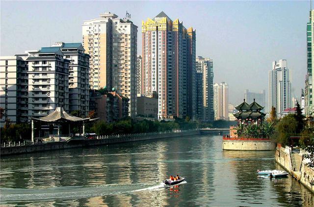 合江亭前清波粼粼 (成都日报·锦观资料图片)