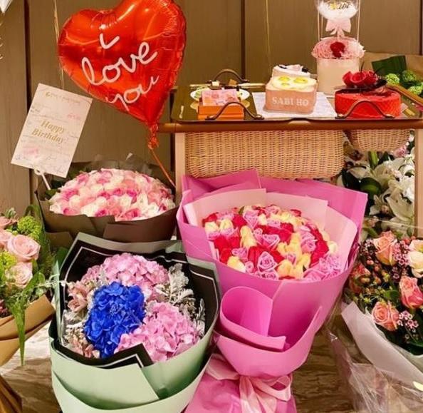 何超盈|何超盈庆祝30岁生日：奢华现场堪比走红毯，闺蜜都是女公主级别