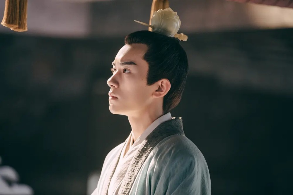 易烊千玺|易烊千玺任嘉伦接连退出，王一博稳拿金鹰奖，或成迪丽热巴第二？