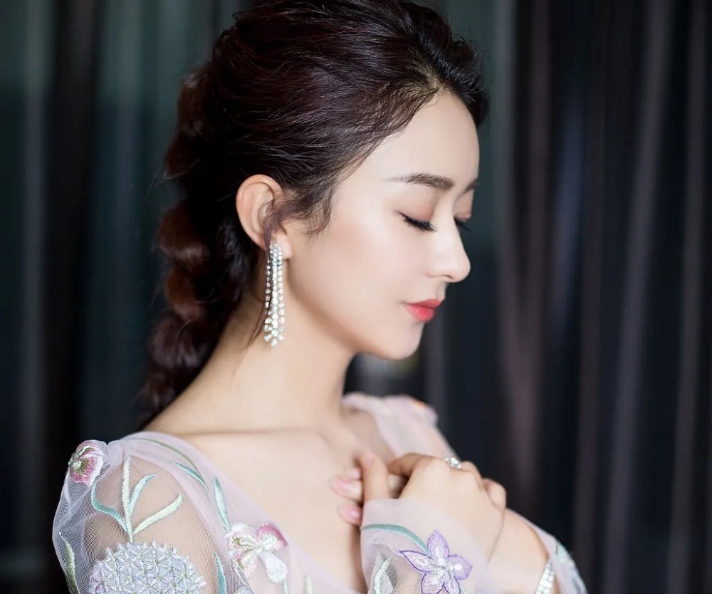 易烊千玺|易烊千玺任嘉伦接连退出，王一博稳拿金鹰奖，或成迪丽热巴第二？